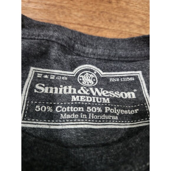 Smith & Wesson Men's Medium M Gray Top "Expect the Best" Logo Graphic T-Shirt - Picture 5 of 6
